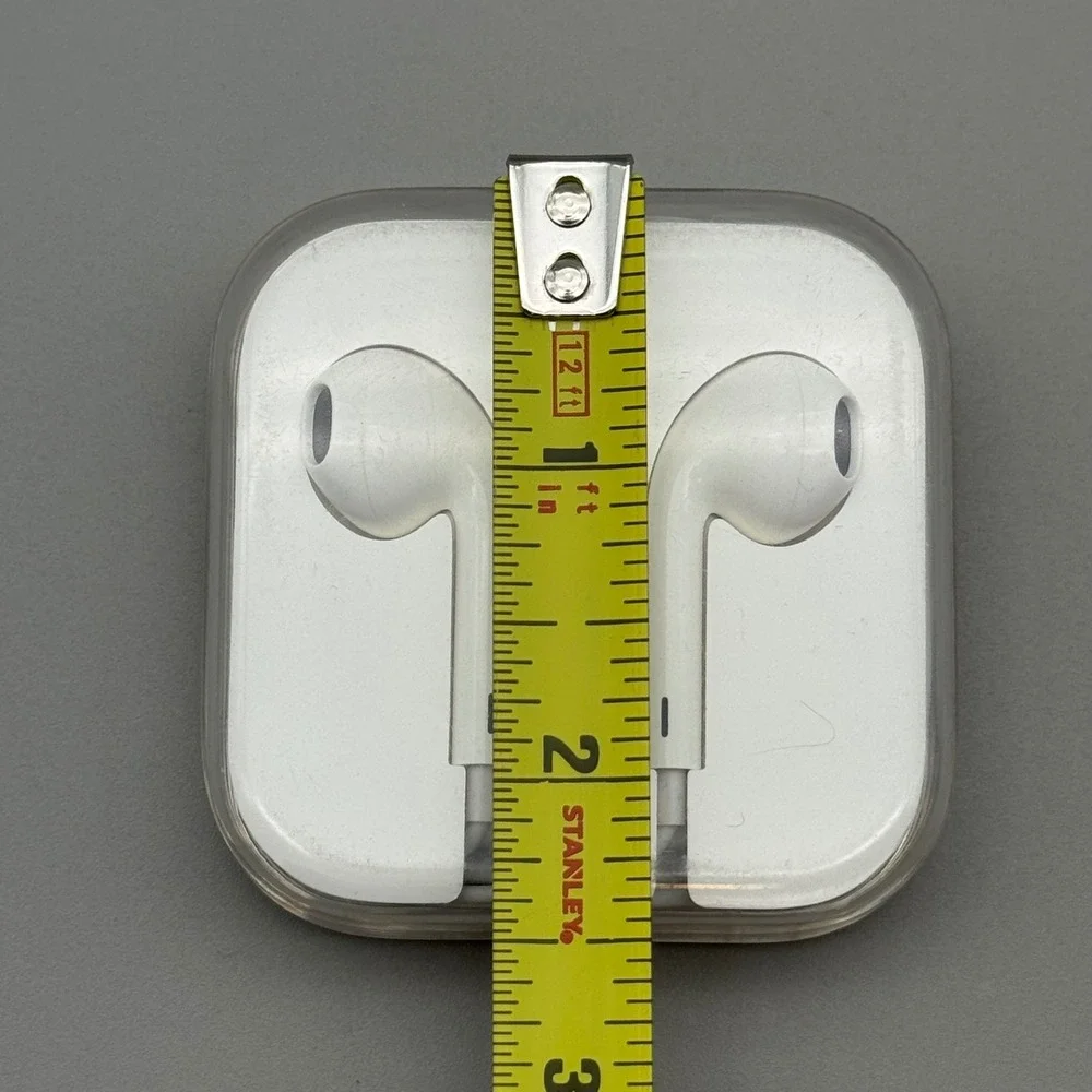 Apple EarPods 3.5mm Headphone Jack Wired Earbuds Genuine New In Case